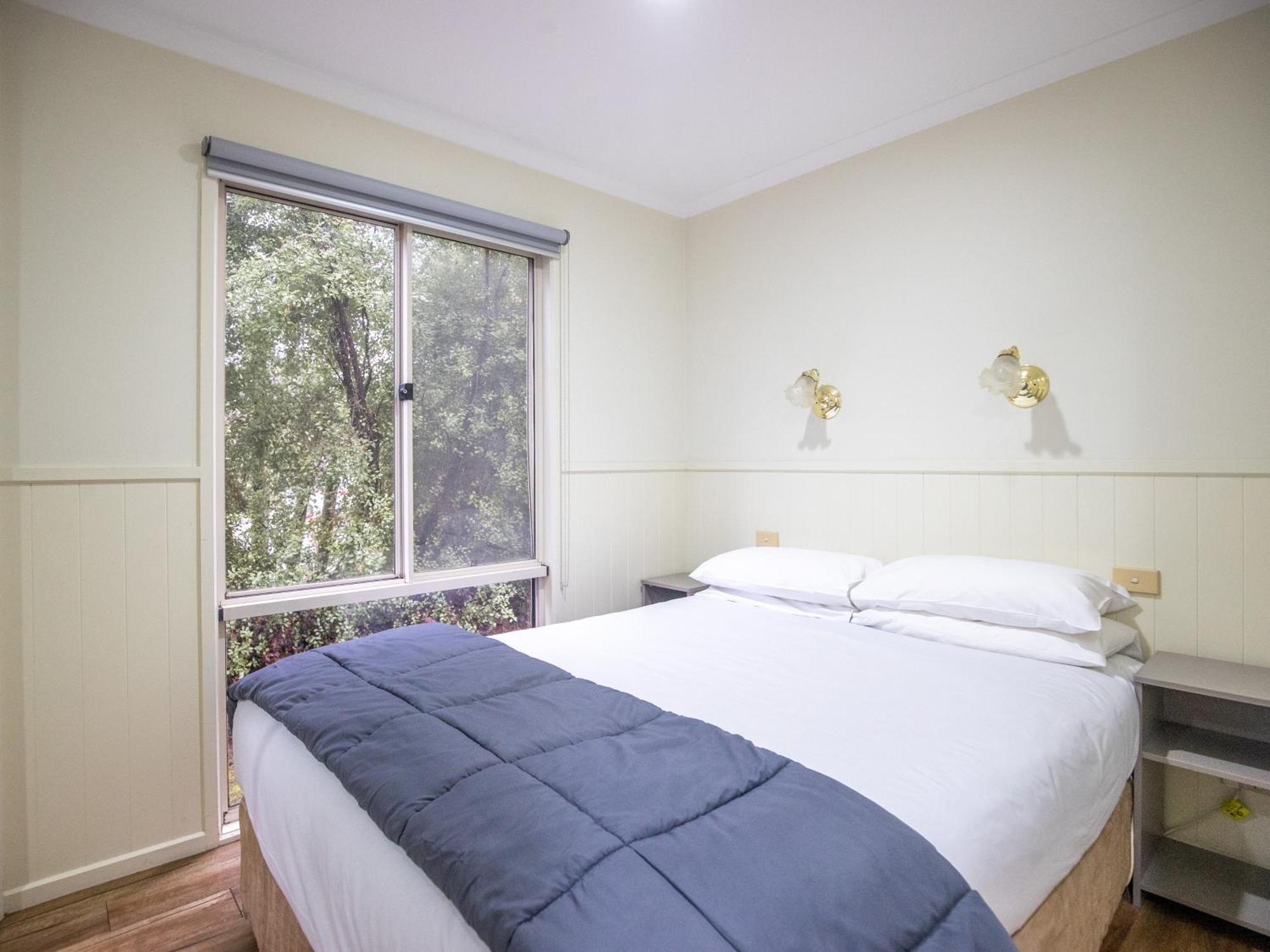 Nrma Bright Holiday Park Hotel Room photo